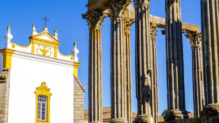 Römischer Tempel und Kathedrale von Evora