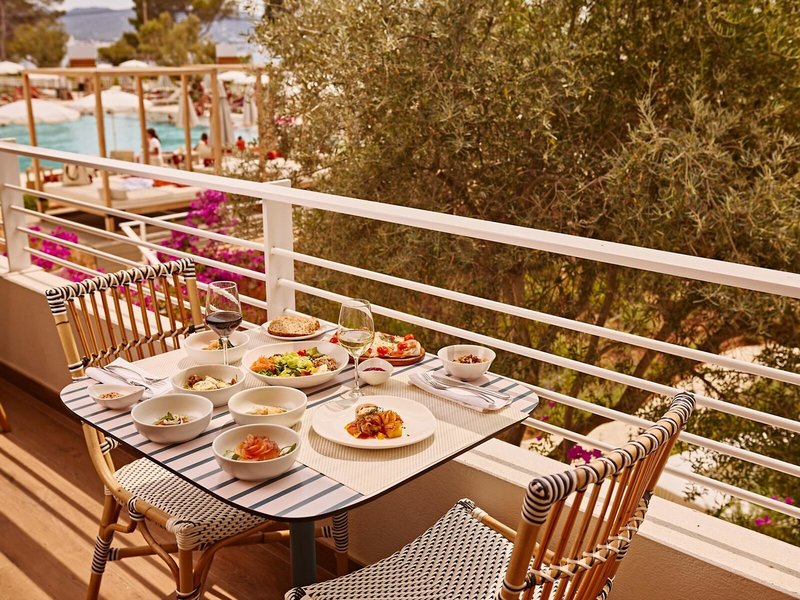 TRS Ibiza Hotel breakfast outside